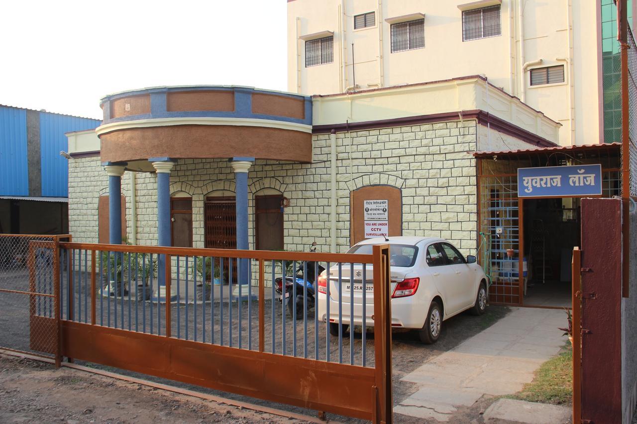 Yuvraj Lodge Osmanabad Exterior photo